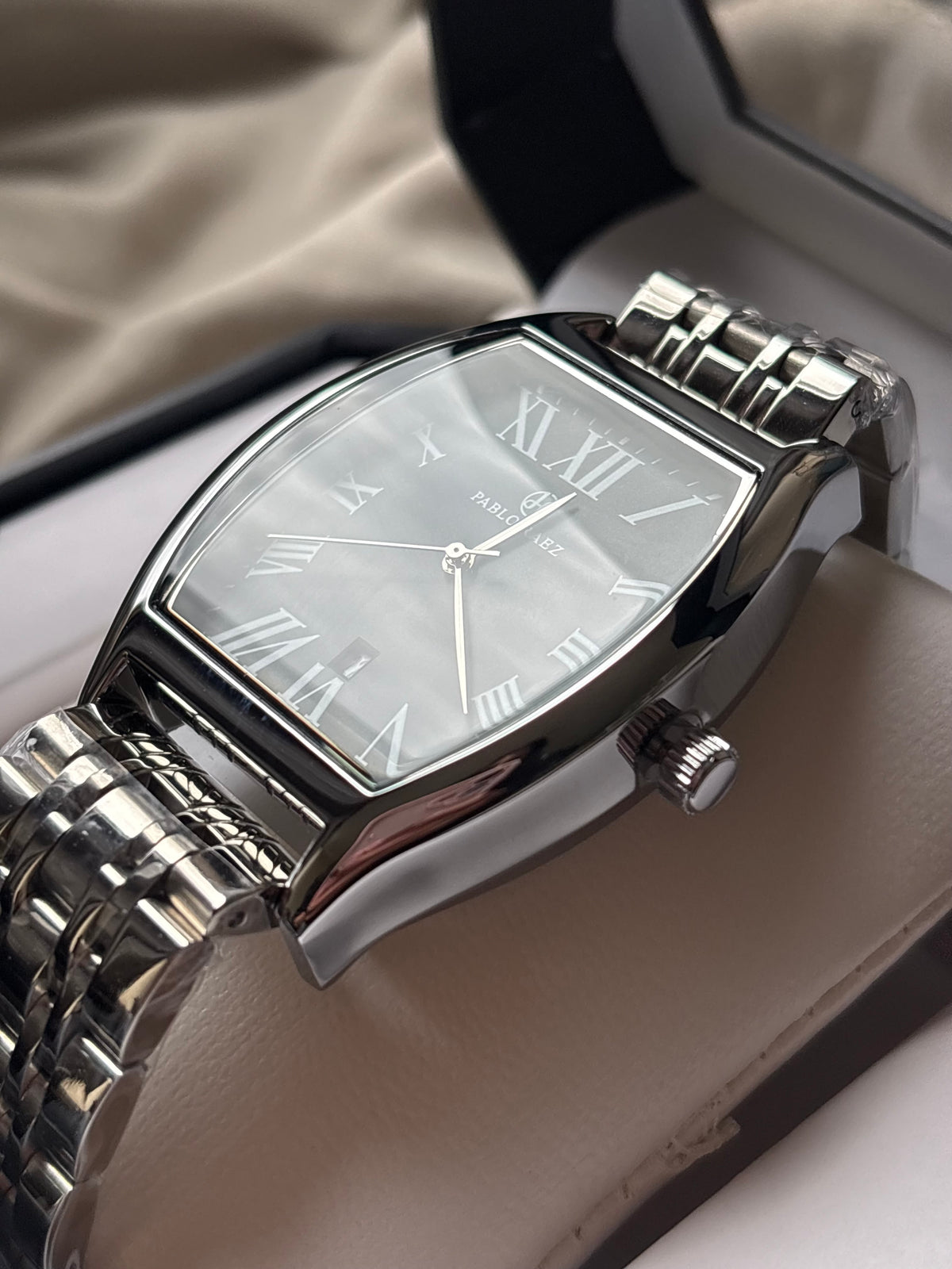 Vienna Raez Black 40mm